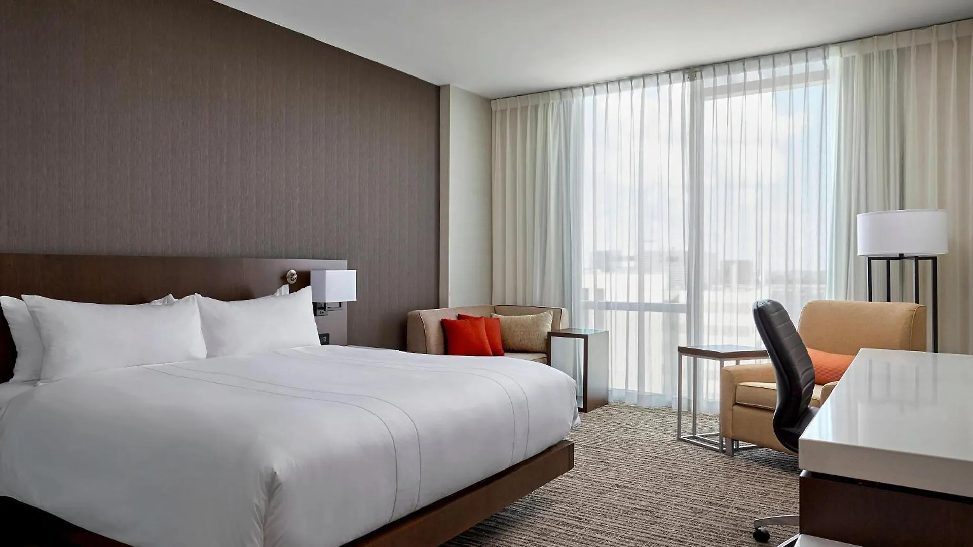 Calgary Airport Marriott In-Terminal Hotel 4*,