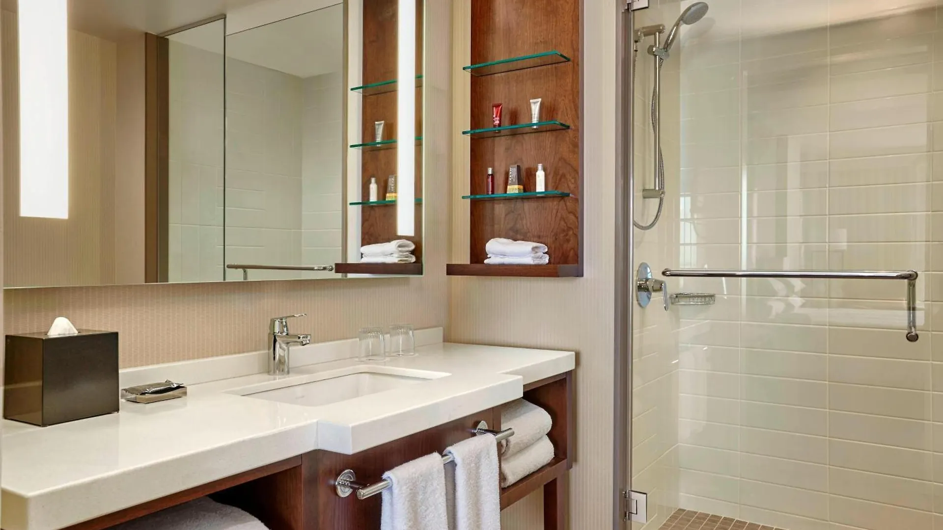Calgary Airport Marriott In-Terminal Hotel
