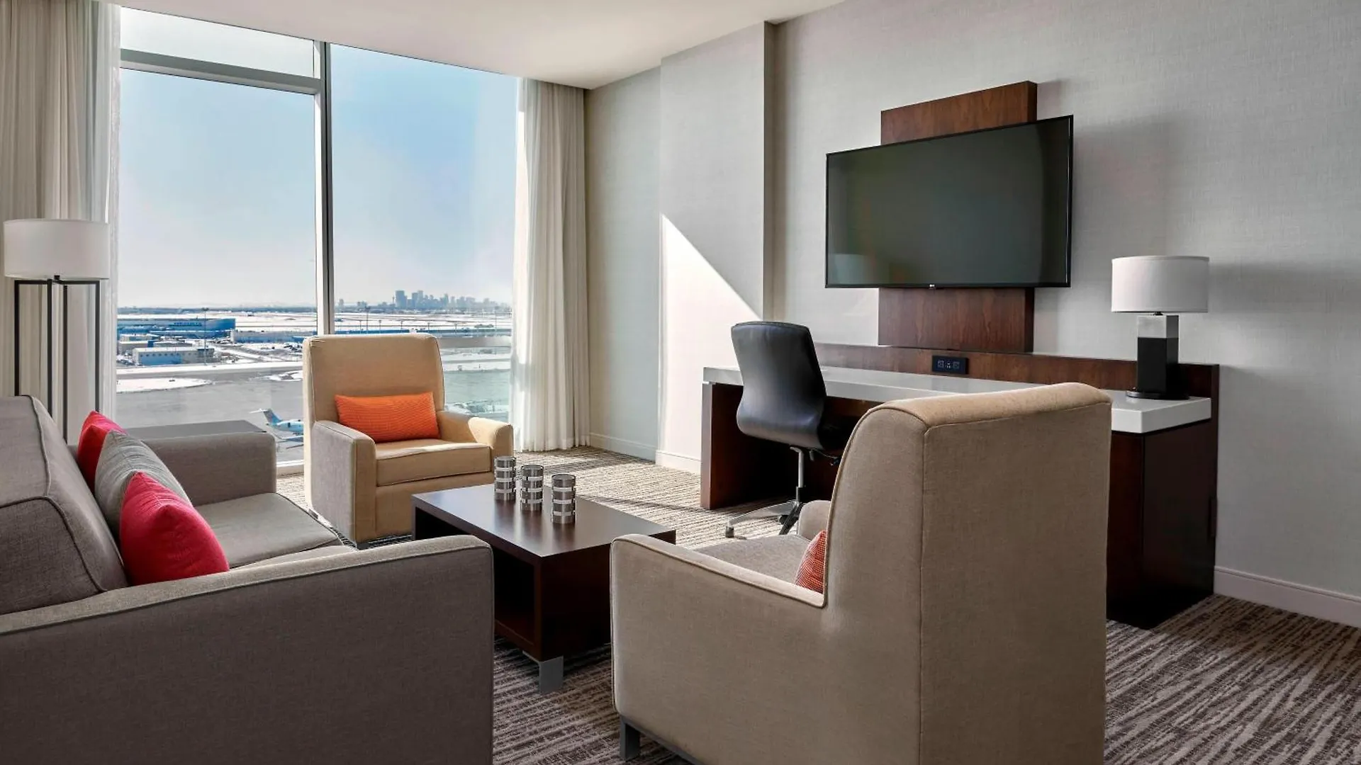Calgary Airport Marriott In-Terminal Hotel