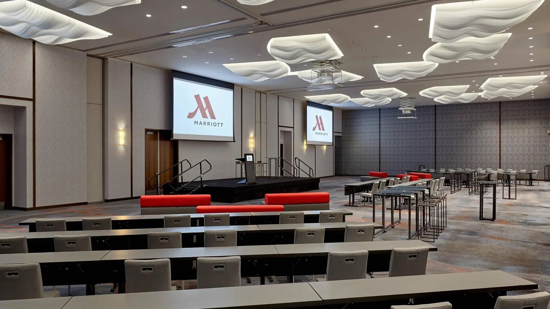 Calgary Airport Marriott In-Terminal Hotel