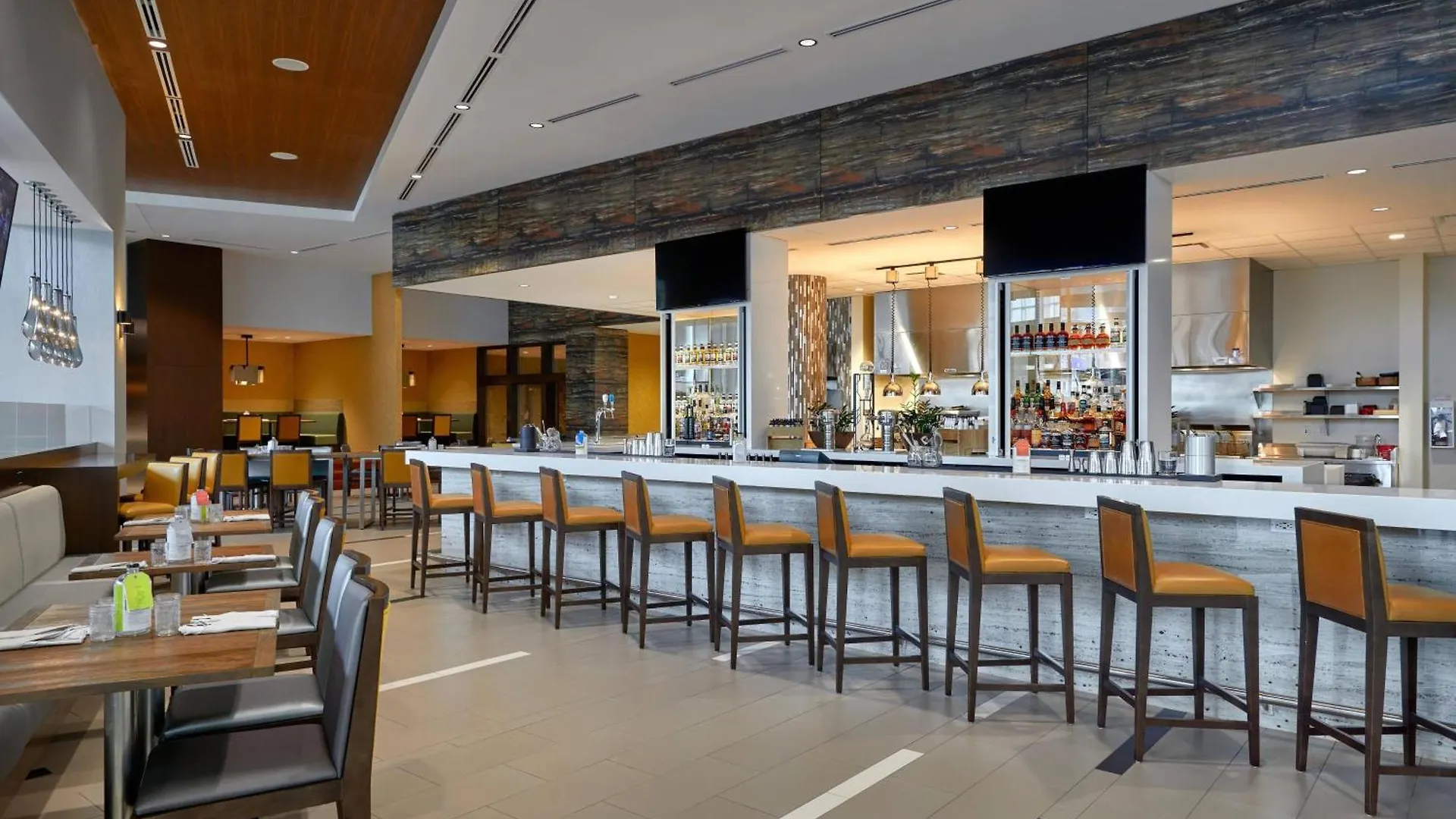 Calgary Airport Marriott In-Terminal Hotel