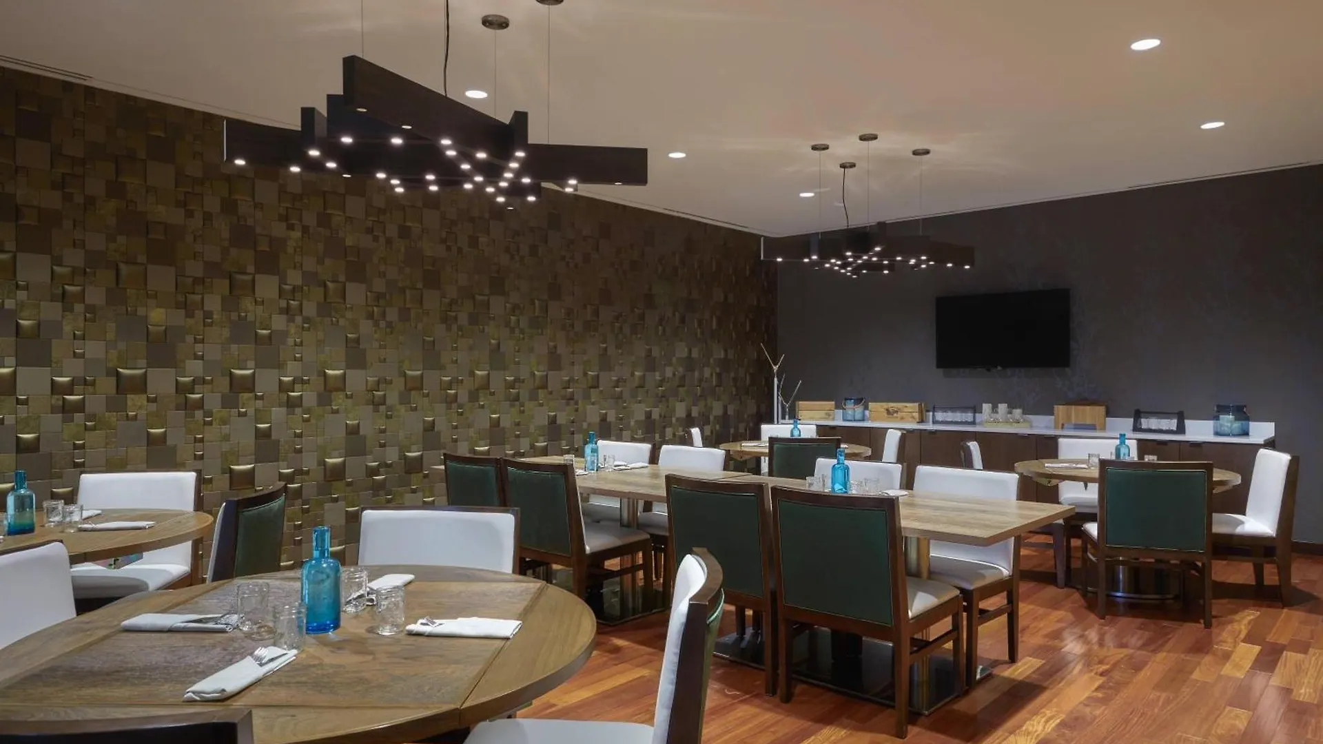 Calgary Airport Marriott In-Terminal Hotel