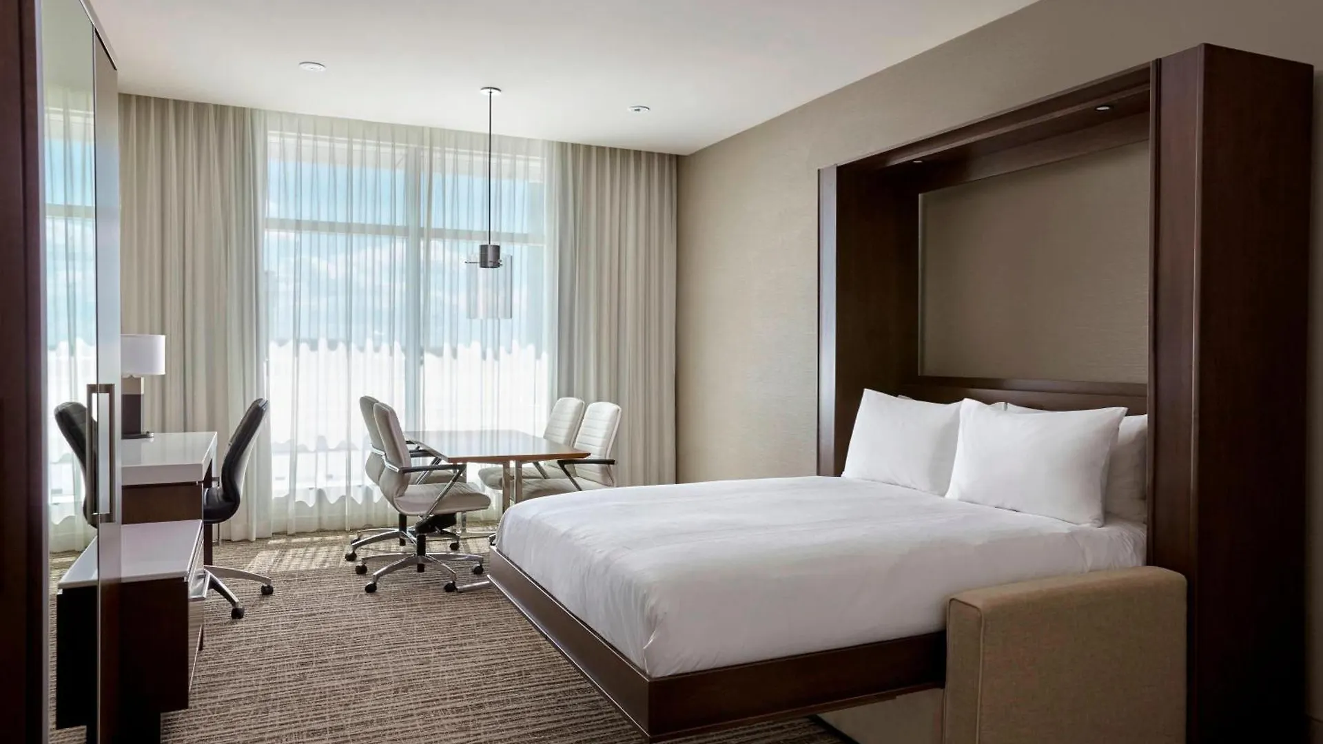 Calgary Airport Marriott In-Terminal Hotel
