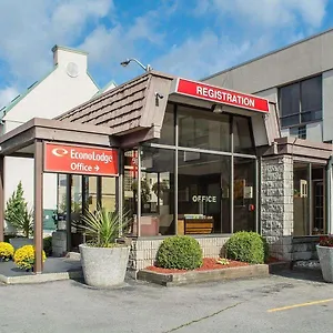  Lodge Econo By The Falls Canada
