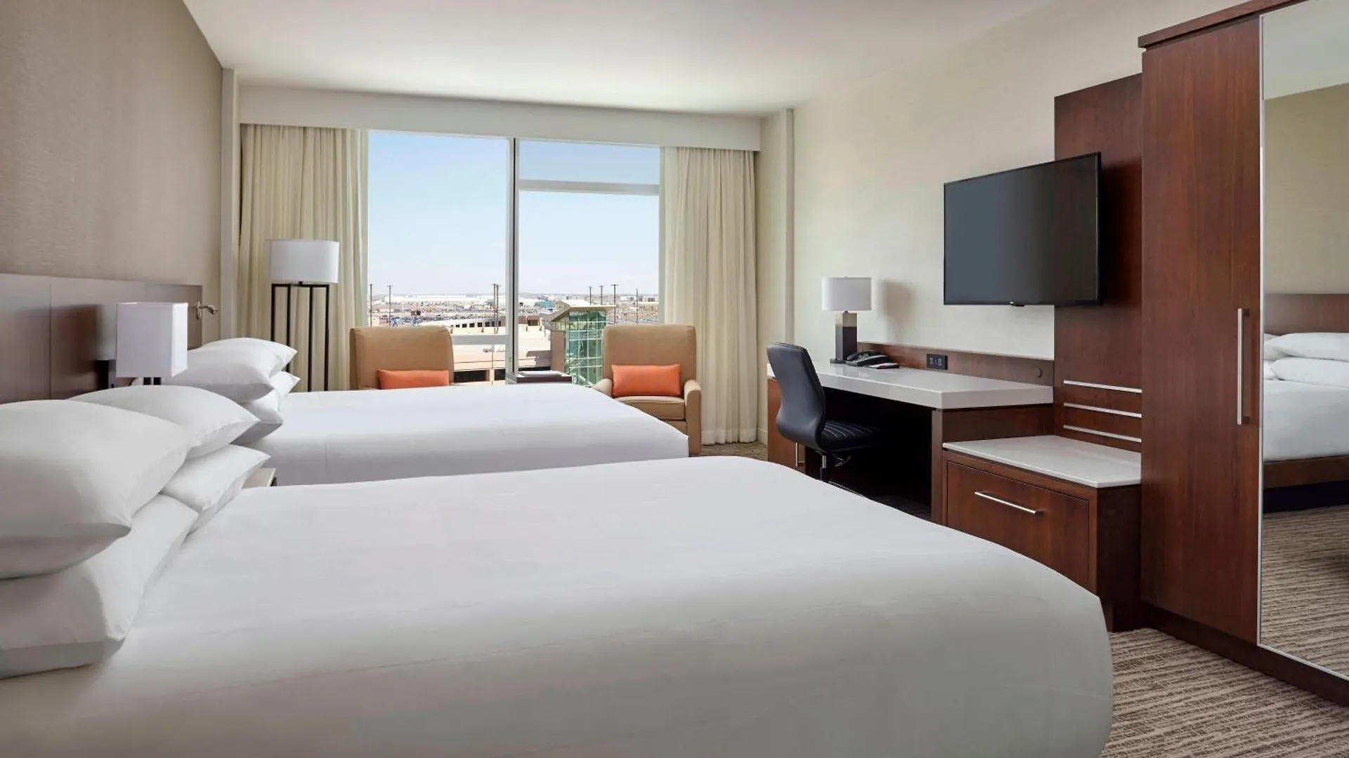 Calgary Airport Marriott In-Terminal Hotel