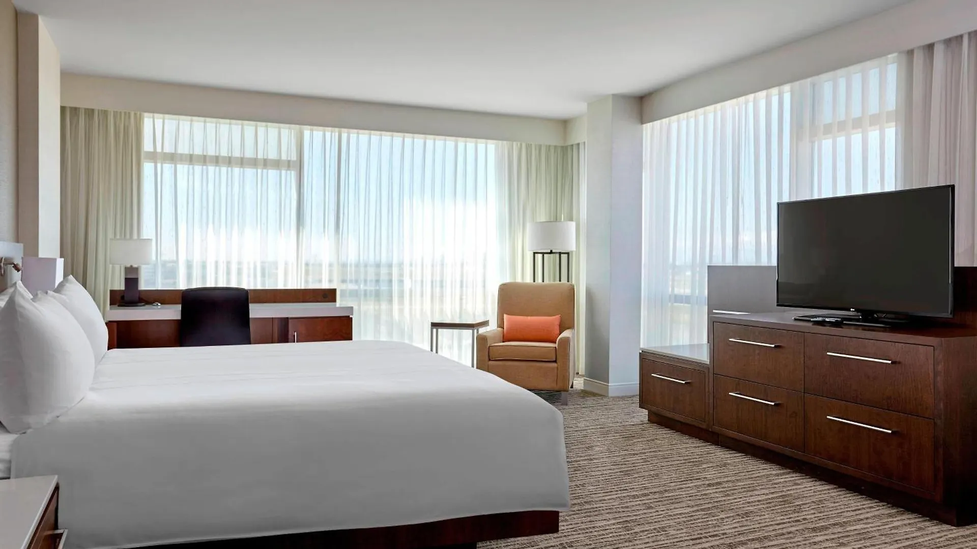 Calgary Airport Marriott In-Terminal Hotel
