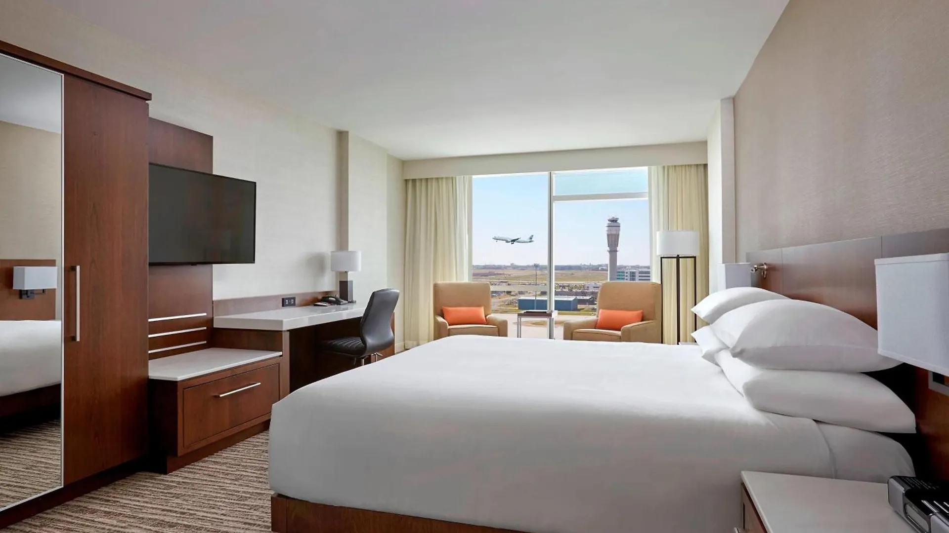 Calgary Airport Marriott In-Terminal Hotel